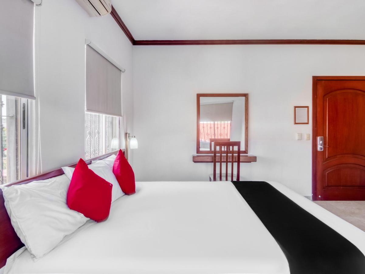 Monte Salerno Hotel & Suites Montemorelos Exterior photo