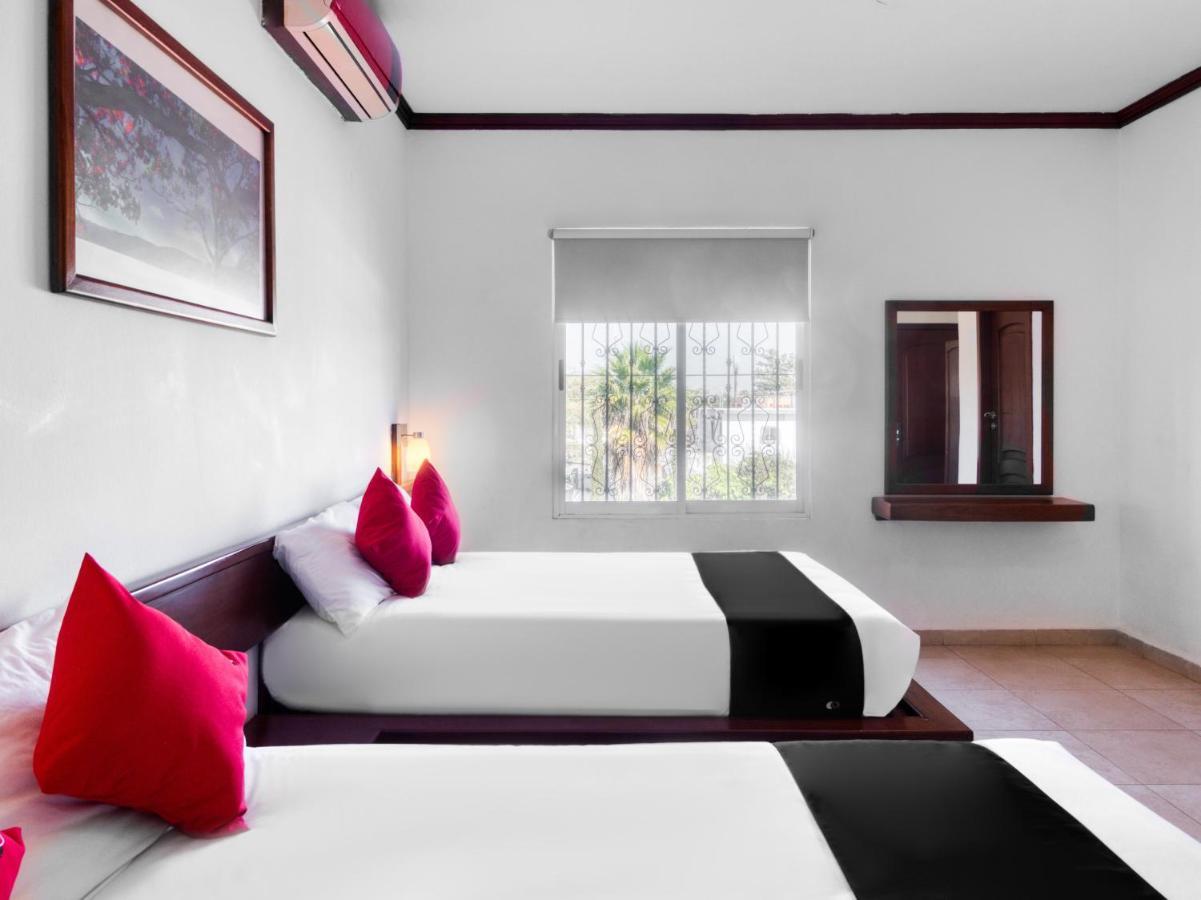 Monte Salerno Hotel & Suites Montemorelos Exterior photo